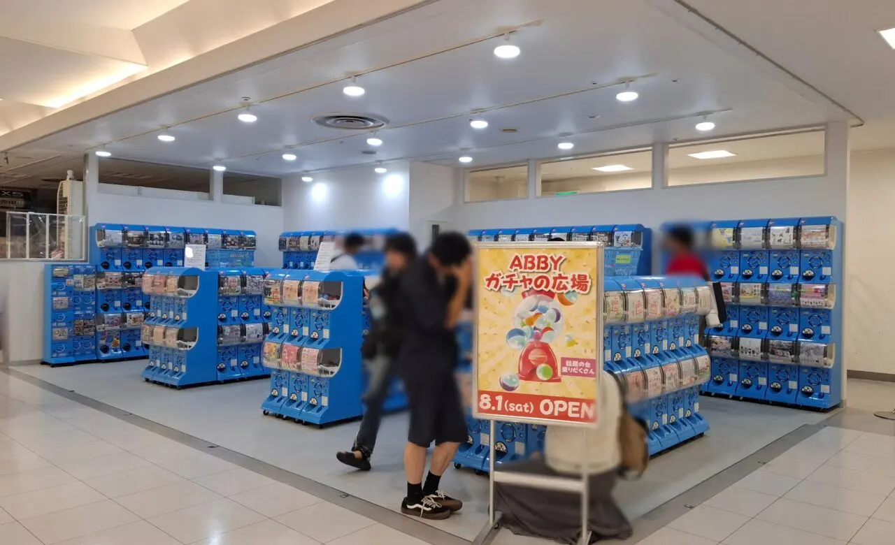 アビイクオーレ1階「ムーアート」跡地にオープンした、カプセルトイ専門店「ABBYガチャの広場」
