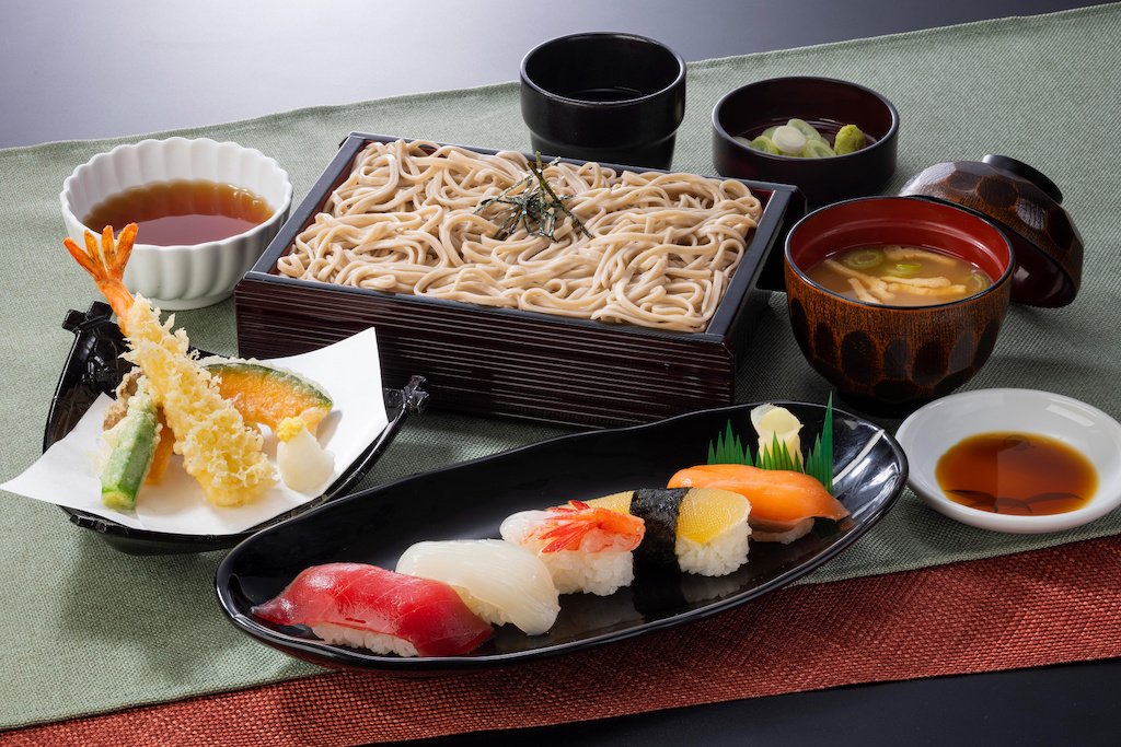 鮨、北海道そば、天ぷらが一度に楽しめる「つばき」